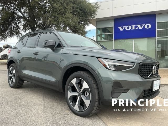 New 2026 Volvo XC40 B4 Core