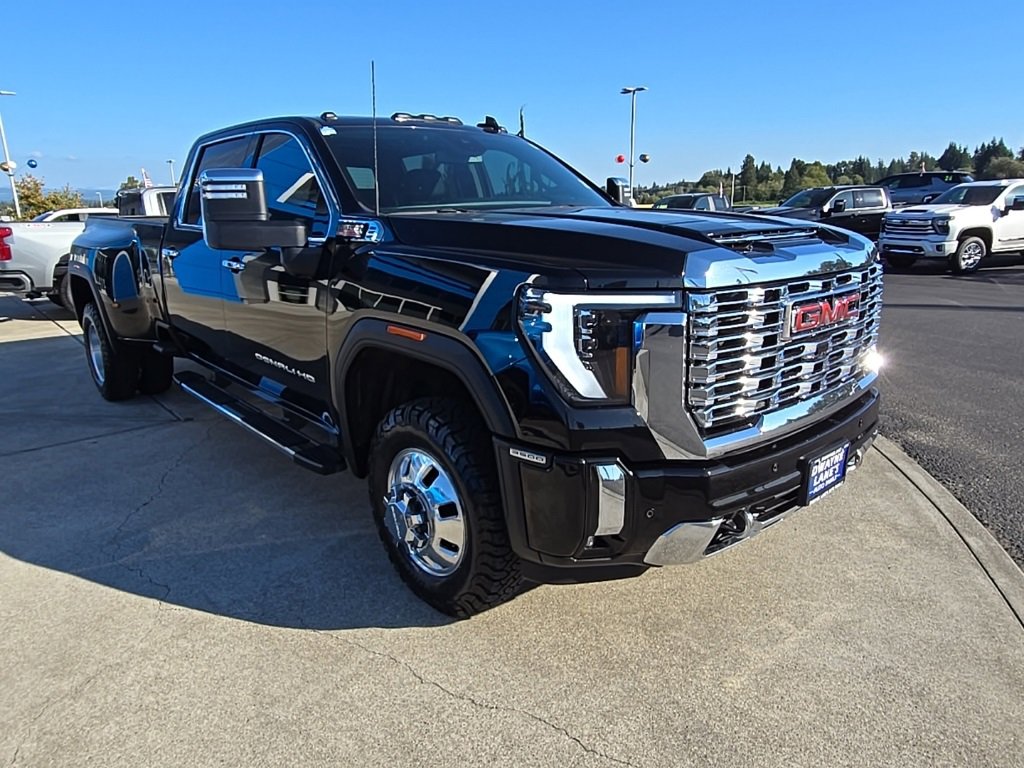 Used 2025 GMC Sierra 3500 Denali image 8