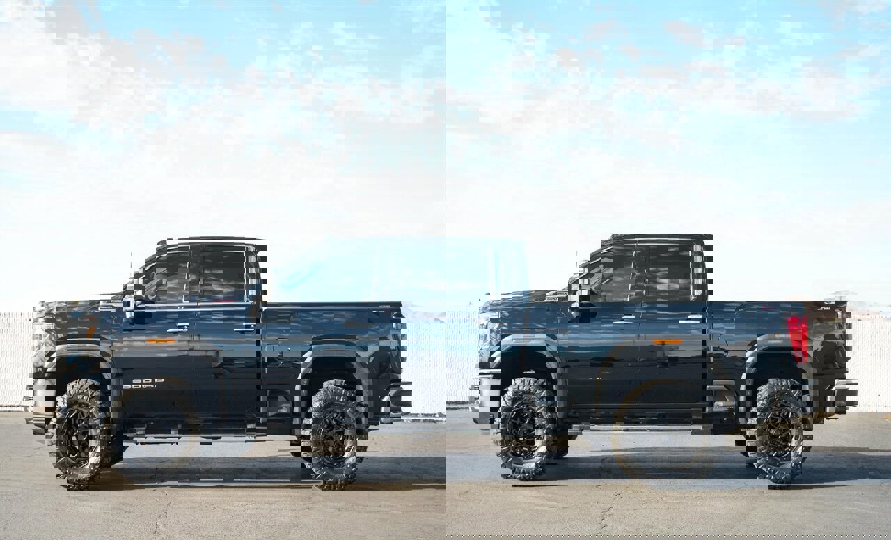 Used 2023 GMC Sierra 2500 SLT w/ SLT Premium Package image 4