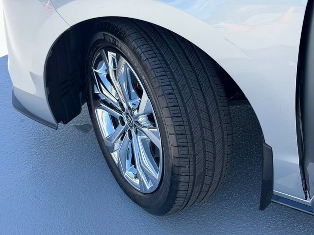 Used 2024 Toyota Sienna Platinum FWD image 24