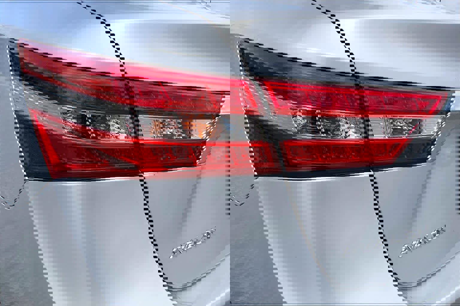 Used 2013 Toyota Avalon XLE Touring image 28