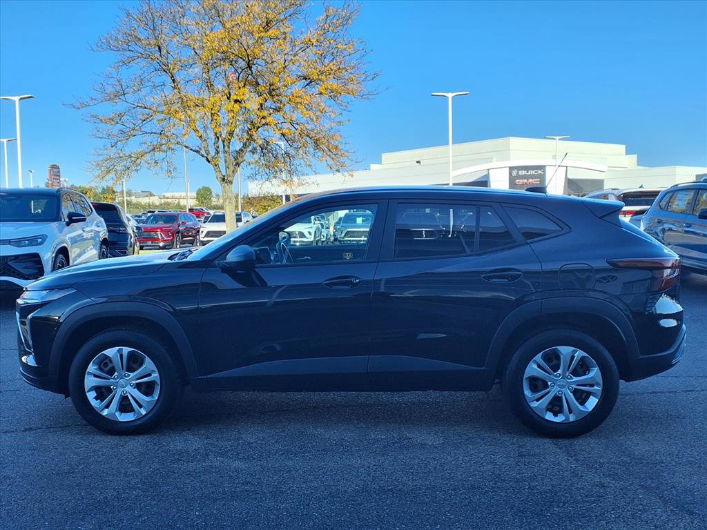 Used 2024 Chevrolet Trax LS image 3