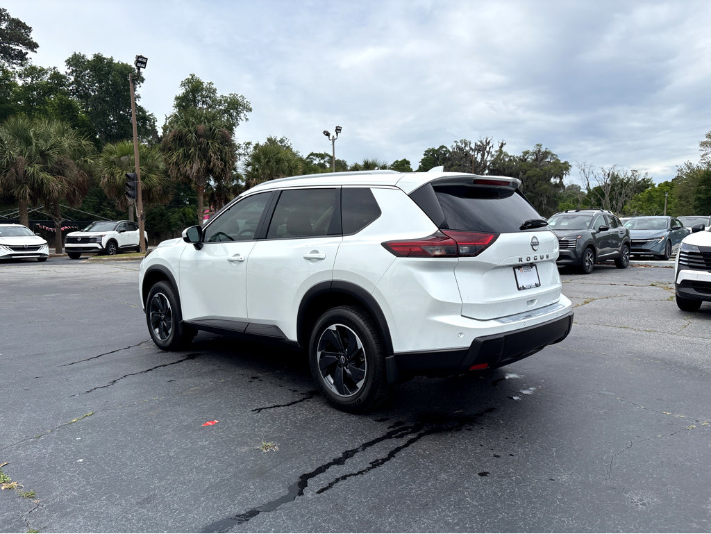 Used 2025 Nissan Rogue SV w/ SV Premium Package FWD image 29
