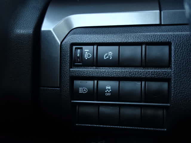 Certified 2025 Toyota Tacoma SR5 AWD/4WD image 39