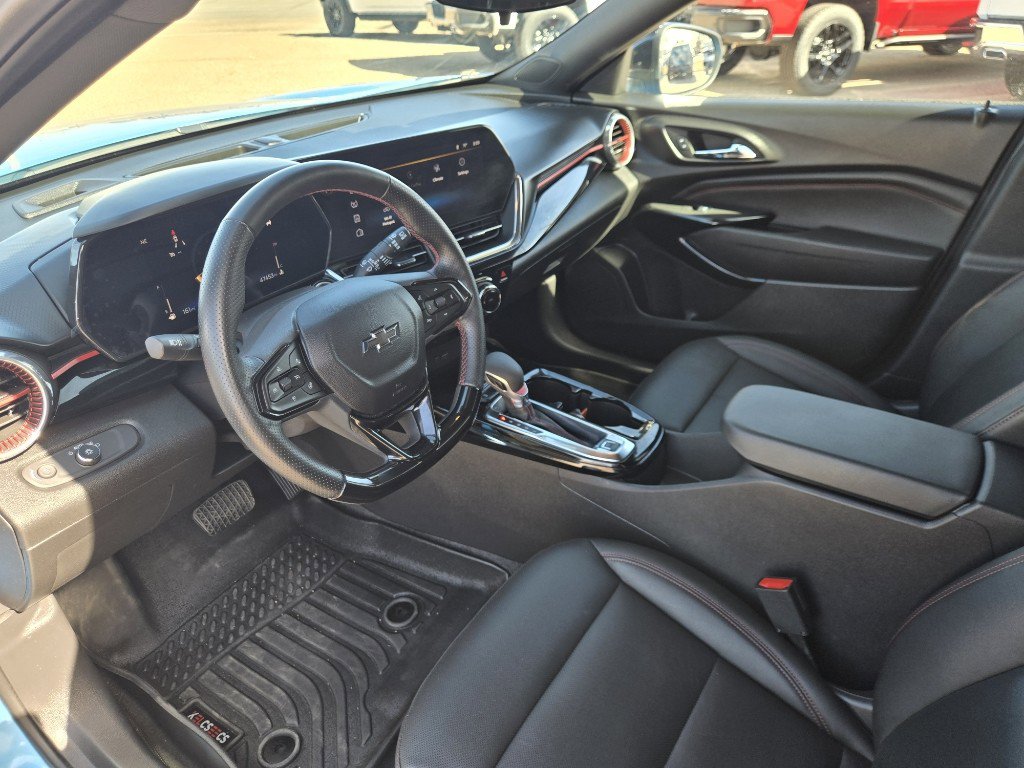 Certified 2025 Chevrolet Trax RS w/ Sunroof Package image 9