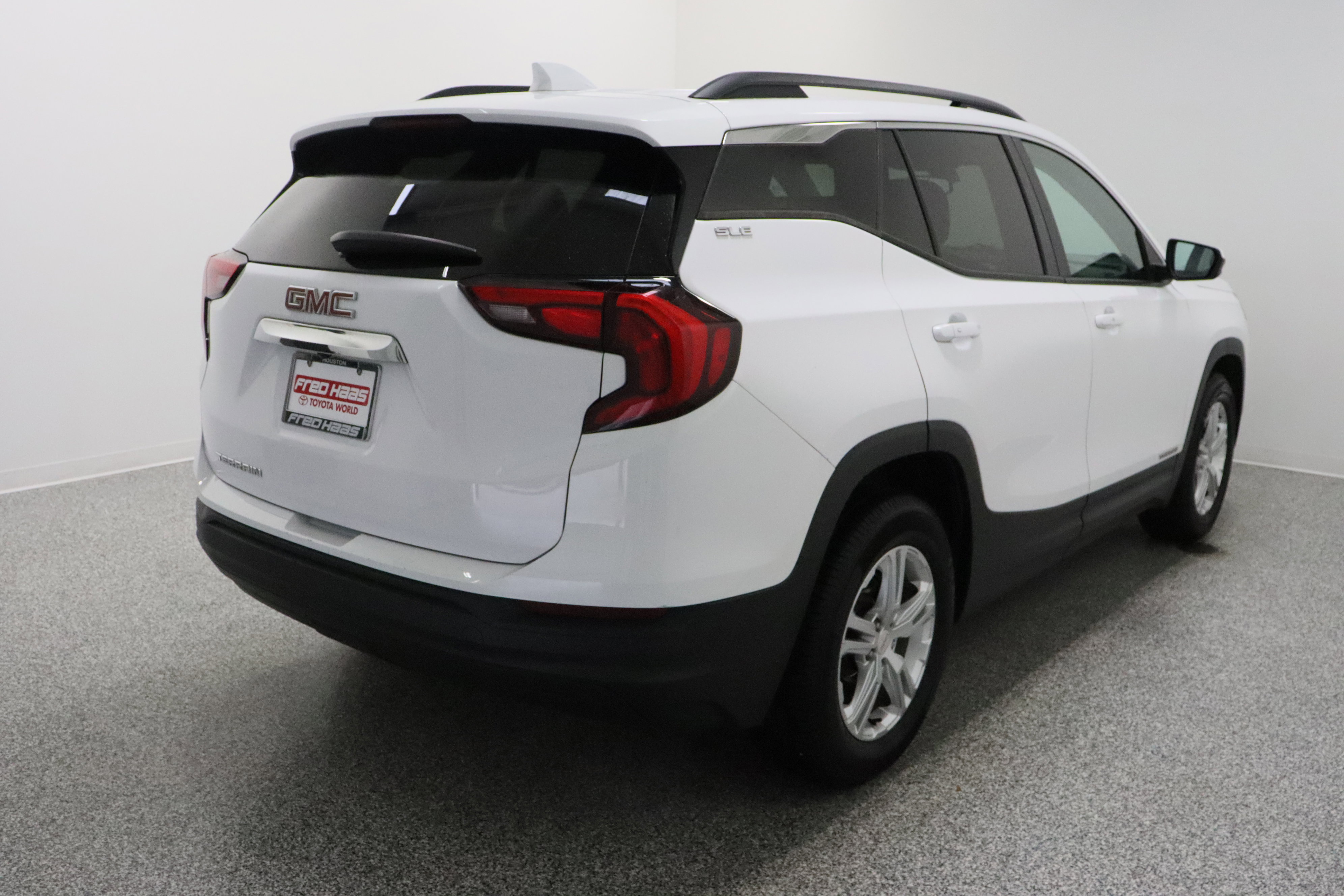 Used 2018 GMC Terrain SLE w/ Driver Convenience Package FWD image 7