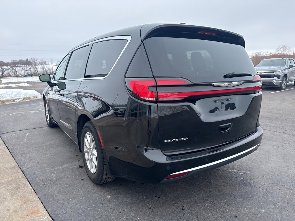 Used 2024 Chrysler Pacifica Touring-L image 5