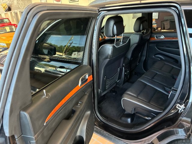Used 2013 Jeep Grand Cherokee Overland w/ Advance Technology Group RWD image 26