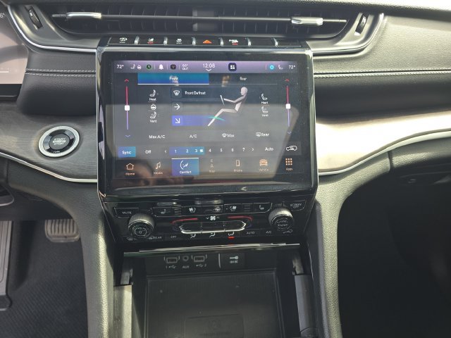 Used 2023 Jeep Grand Cherokee L Limited w/ Luxury Tech Group II AWD/4WD image 34