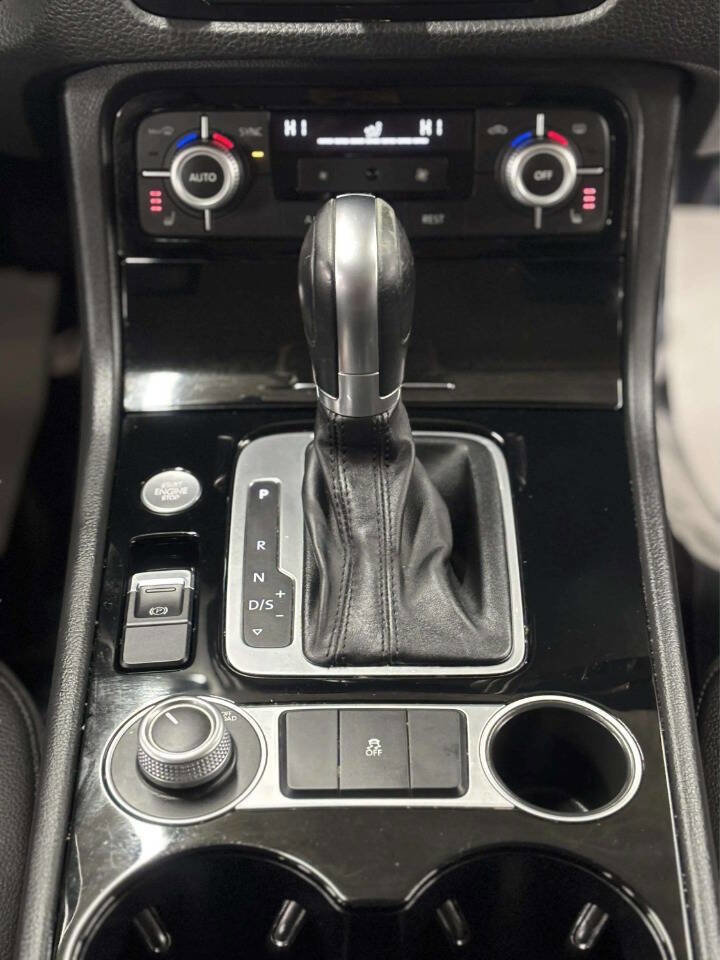 Used 2016 Volkswagen Touareg VR6 image 31