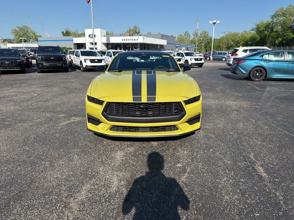 Used 2025 Ford Mustang Coupe RWD image 8