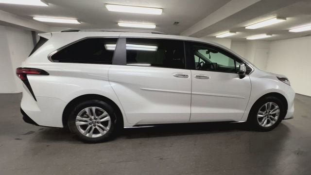 Used 2024 Toyota Sienna Limited AWD/4WD image 9