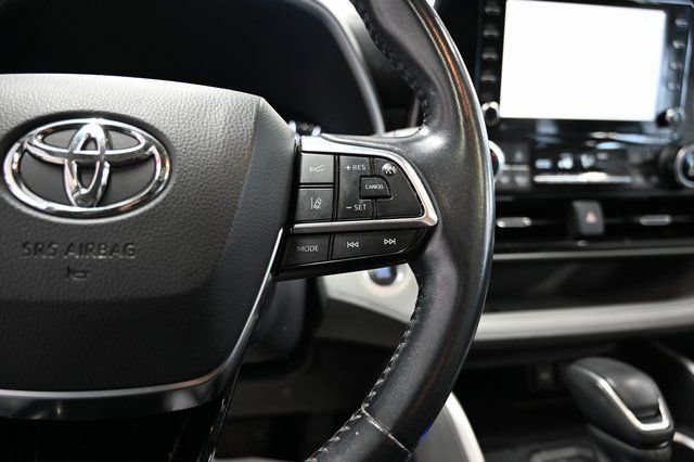 Used 2021 Toyota Highlander XLE image 26