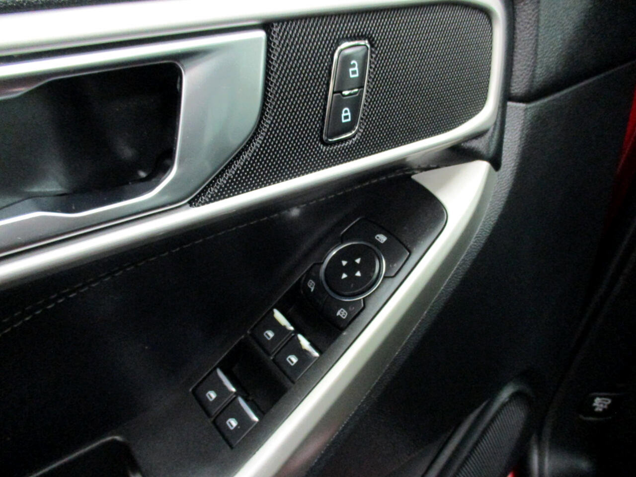 Used 2021 Ford Explorer XLT w/ Equipment Group 202A image 19