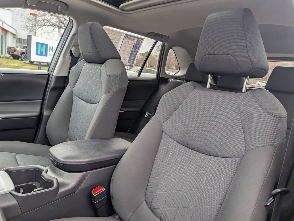 Used 2022 Toyota RAV4 XLE w/ Convenience Package image 19