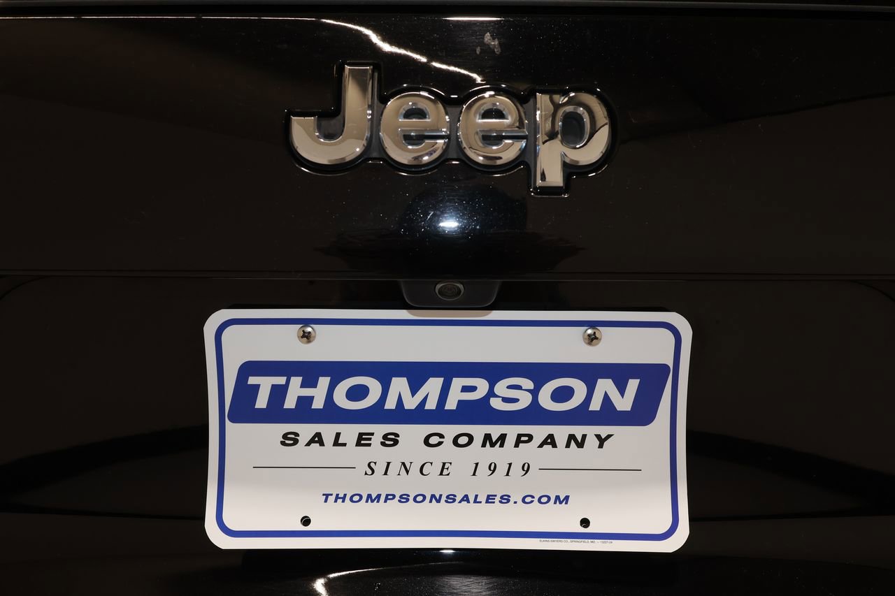 Used 2021 Jeep Cherokee Limited w/ Elite Package AWD/4WD image 38