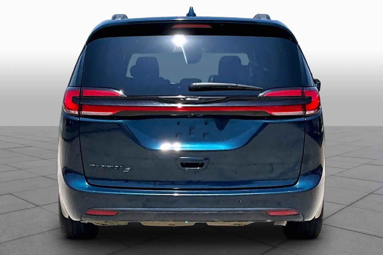 Used 2021 Chrysler Pacifica Touring w/ S Appearance Package FWD image 5