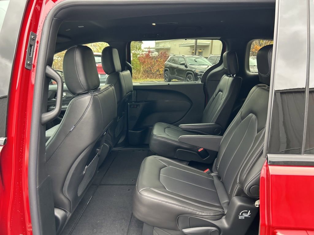 New 2026 Chrysler Pacifica Select image 33