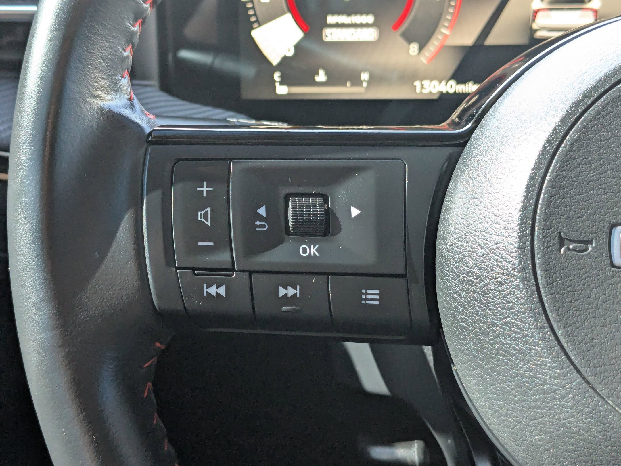 Used 2025 Nissan Kicks SR w/ Illumination Package image 21