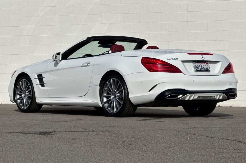 Used 2020 Mercedes-Benz SL 550 image 3