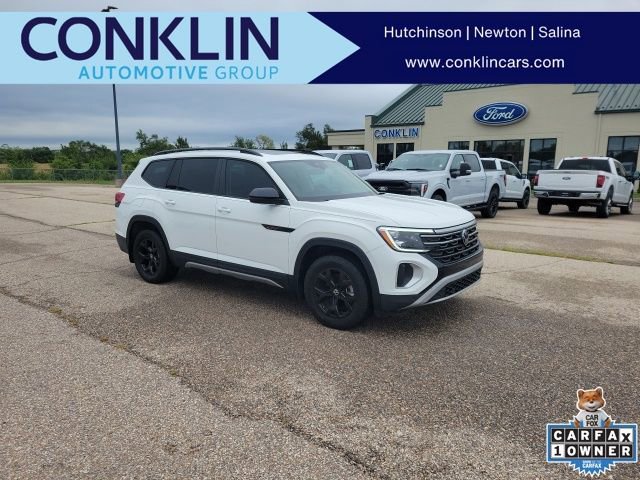 Used 2024 Volkswagen Atlas Peak Edition SE image 1