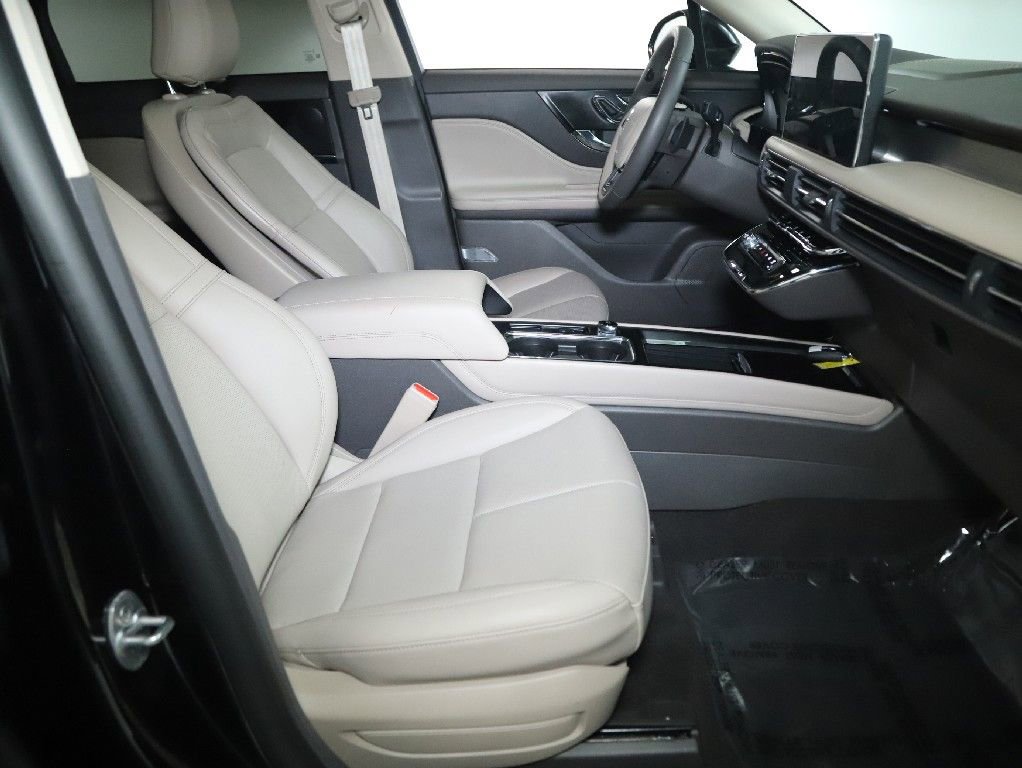 Certified 2024 Lincoln Corsair AWD w/ Equipment Group 101A image 32