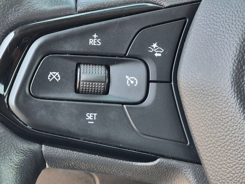 Used 2022 Chevrolet Bolt EUV LT w/ Convenience Package FWD image 16