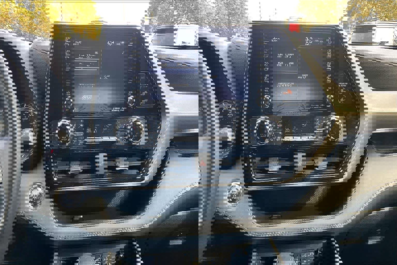 Used 2022 Toyota Highlander LE image 32