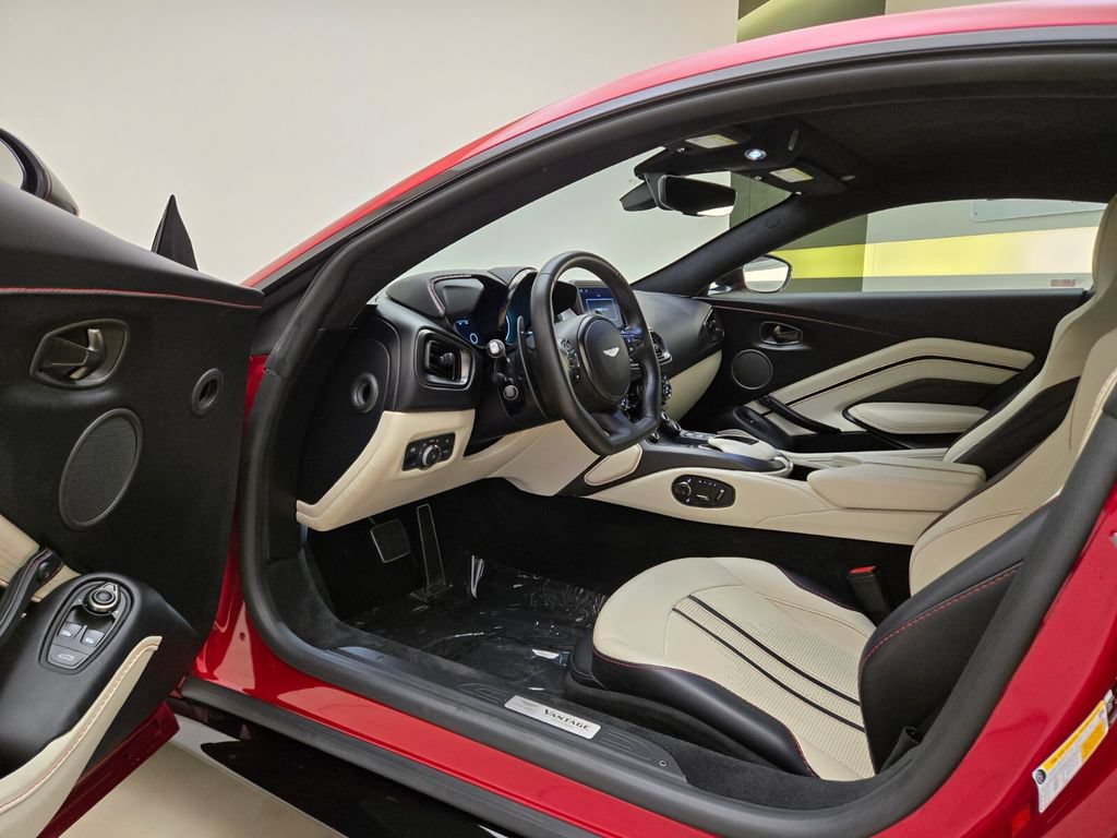Used 2023 Aston Martin V8 Vantage Coupe RWD image 16