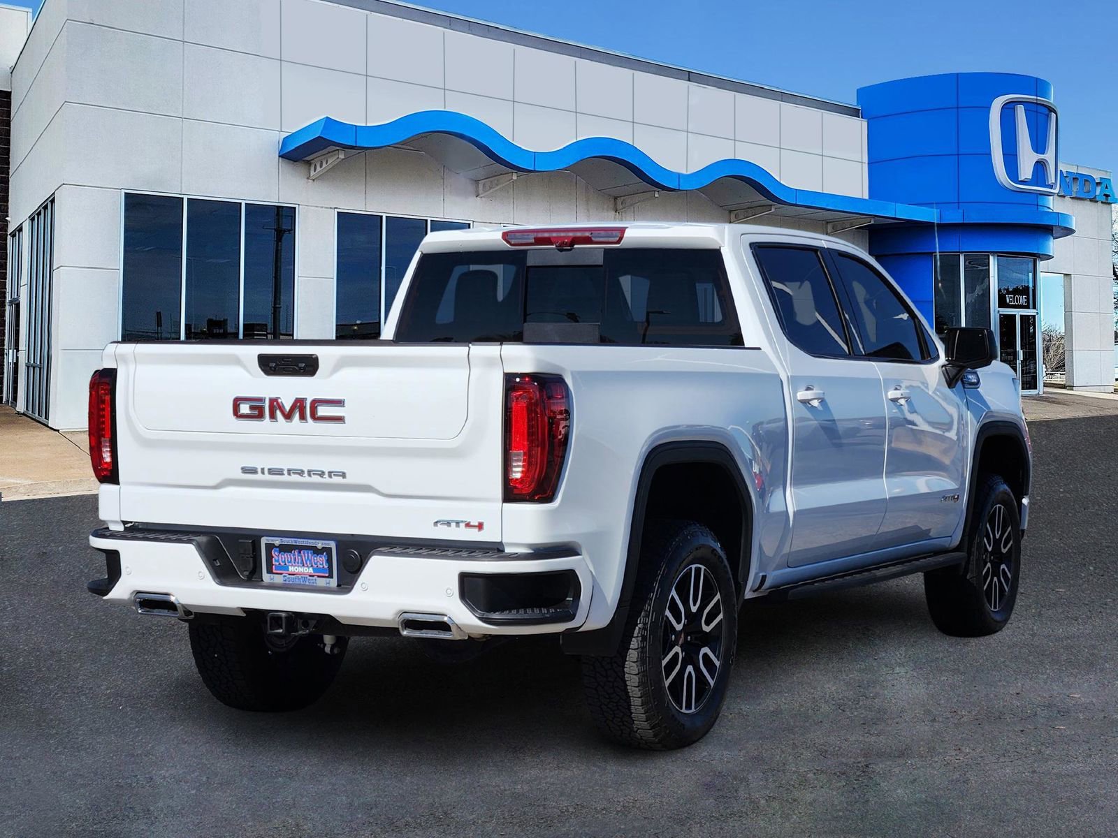 Used 2025 GMC Sierra 1500 AT4 w/ AT4 Premium Package image 5