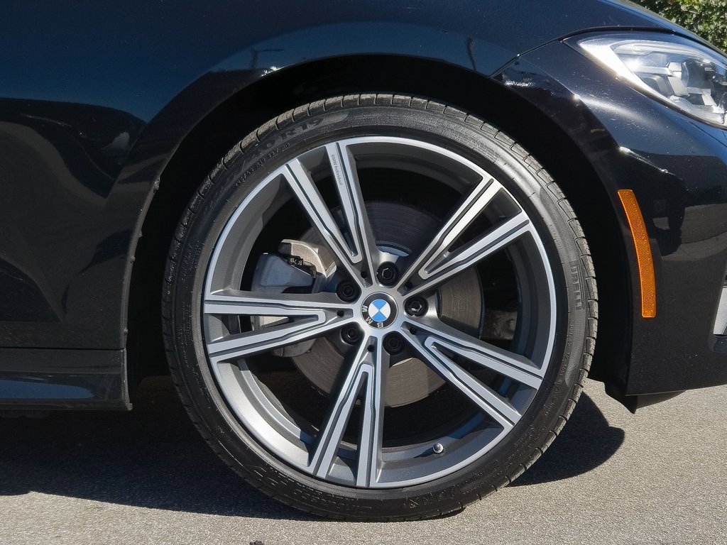 Used 2022 BMW 330i 330i w/ Driving Assistance Package image 9