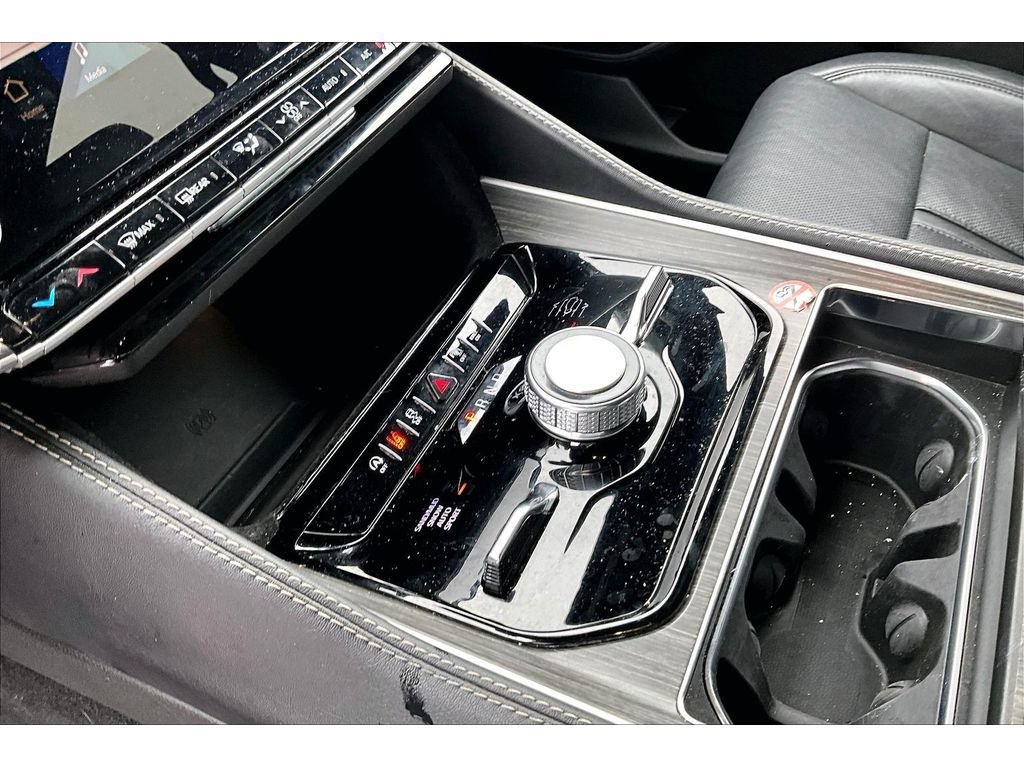 Used 2024 Jeep Wagoneer Series III AWD/4WD image 18