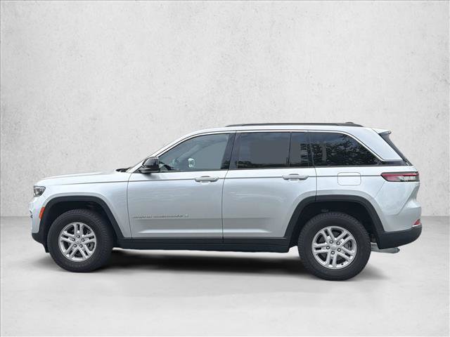 Used 2024 Jeep Grand Cherokee Laredo w/ Luxury Tech Group I AWD/4WD image 8