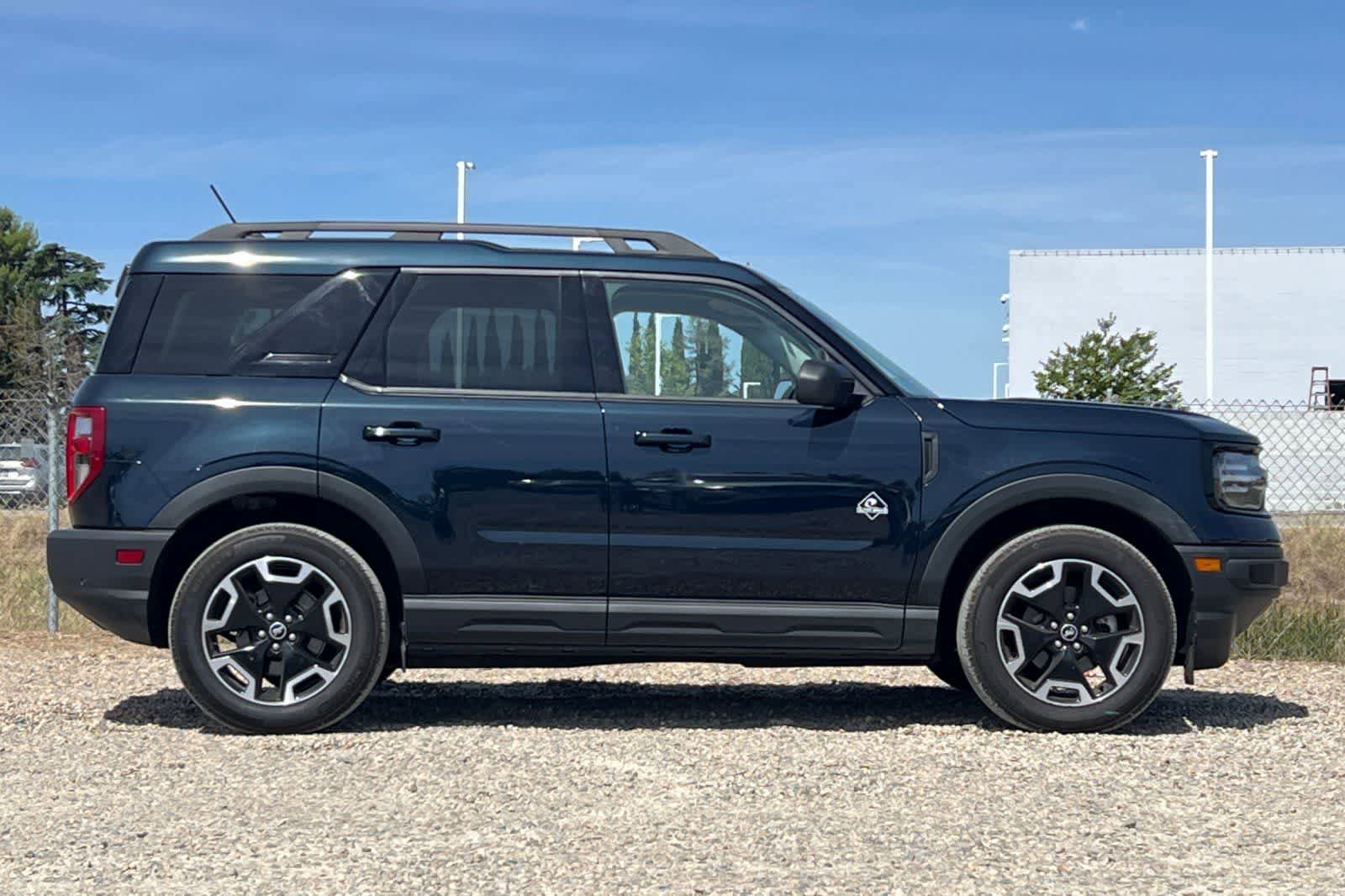 Used 2023 Ford Bronco Sport Outer Banks w/ Tech Package AWD/4WD image 9