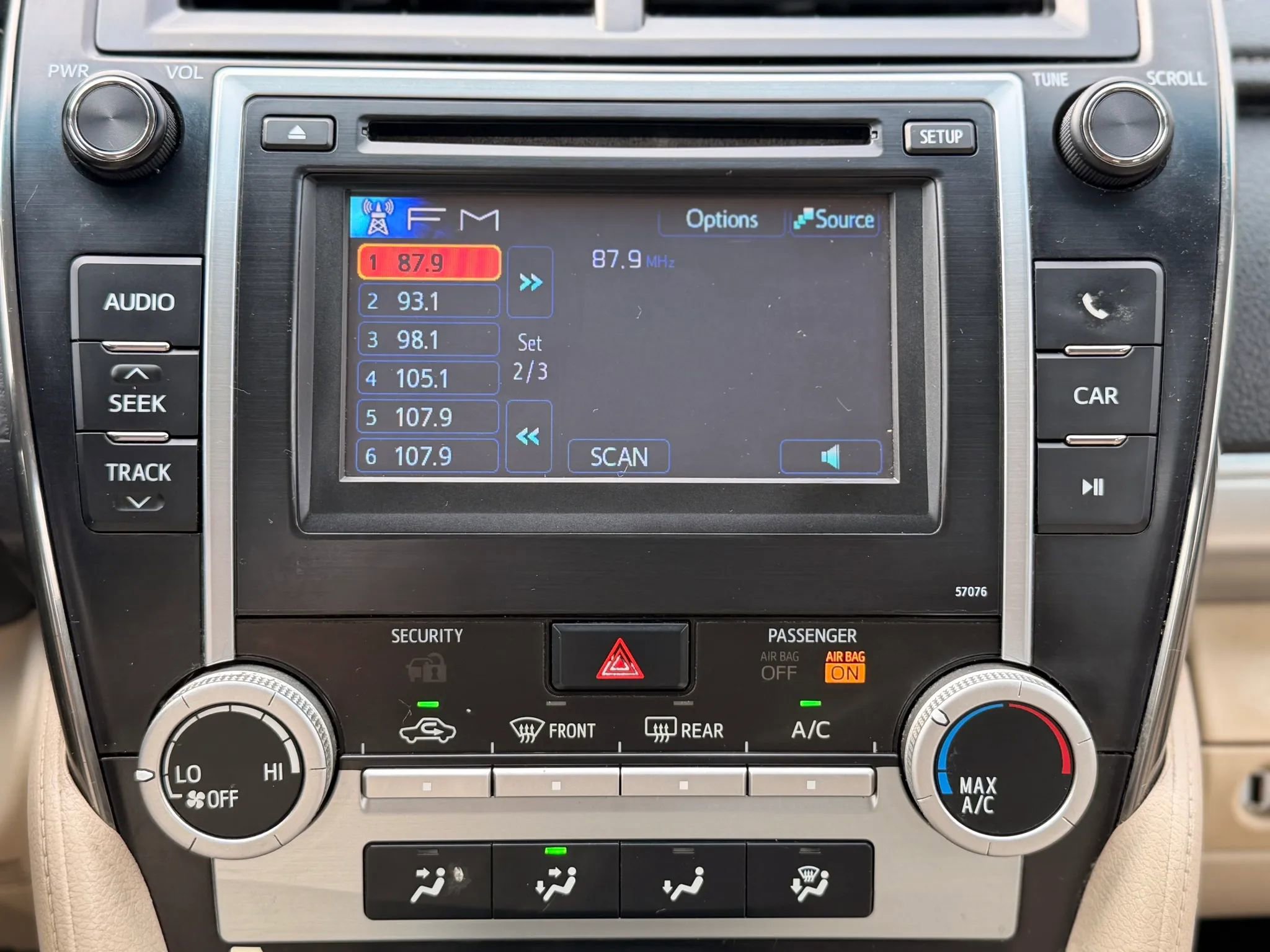Used 2014 Toyota Camry LE FWD image 35