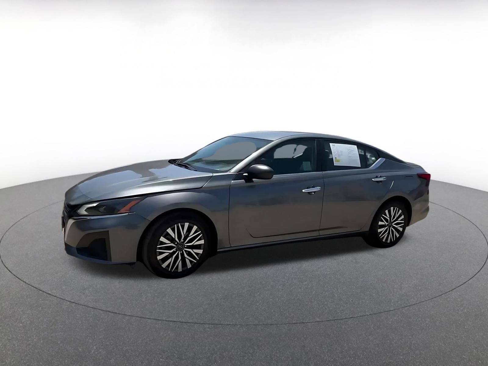 Used 2025 Nissan Altima 2.5 SV FWD image 7