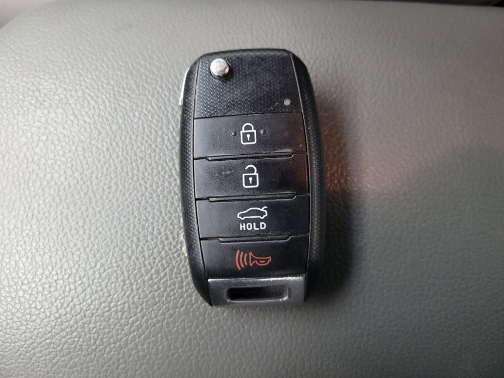 Used 2017 Kia Forte LX image 32