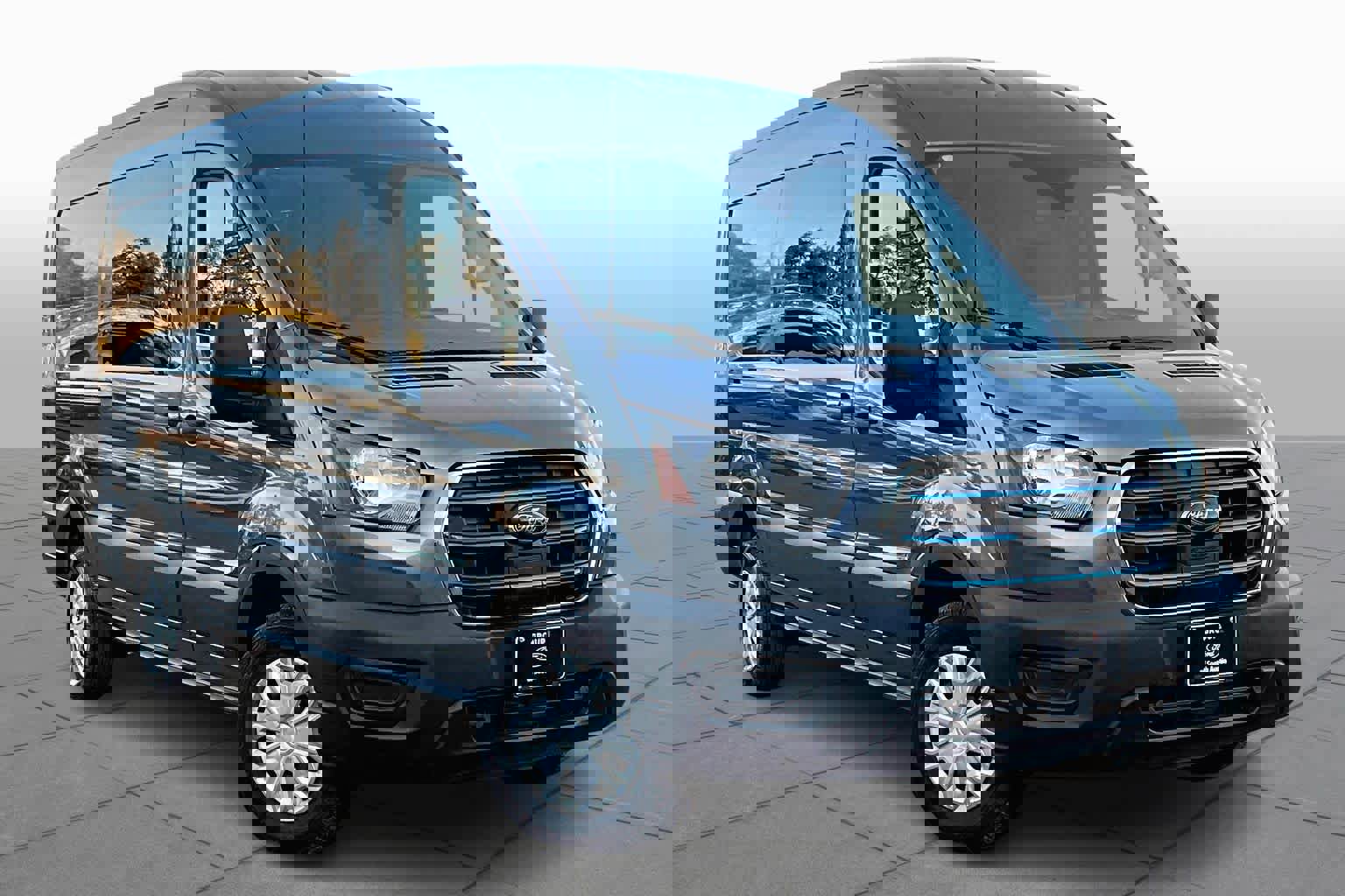 Used 2022 Ford E-Transit Medium Roof image 2