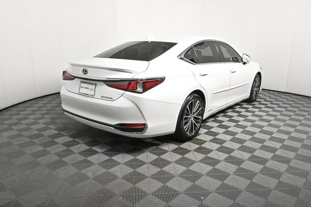 Used 2022 Lexus ES 300h w/ Premium Package image 3