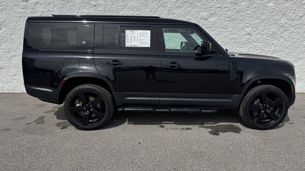Used 2023 Land Rover Defender 130 SE image 4