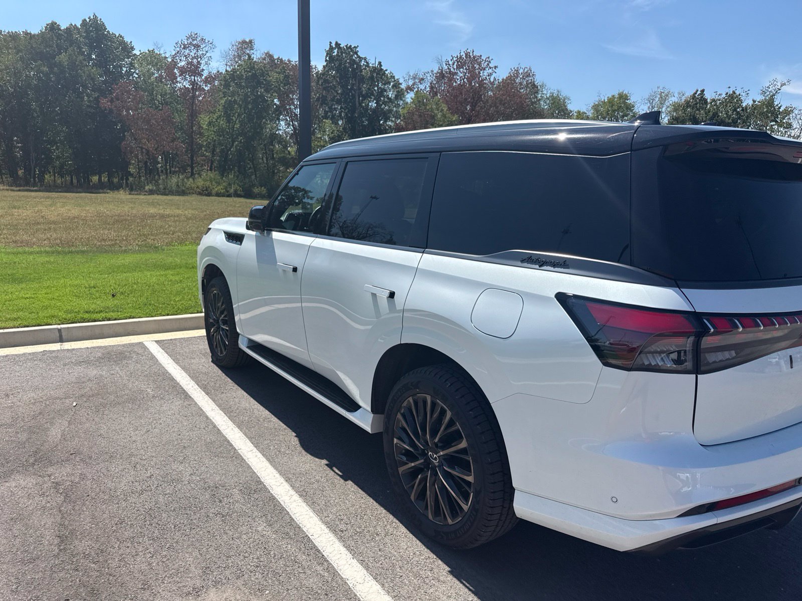 Used 2025 INFINITI QX80 Autograph AWD/4WD image 2