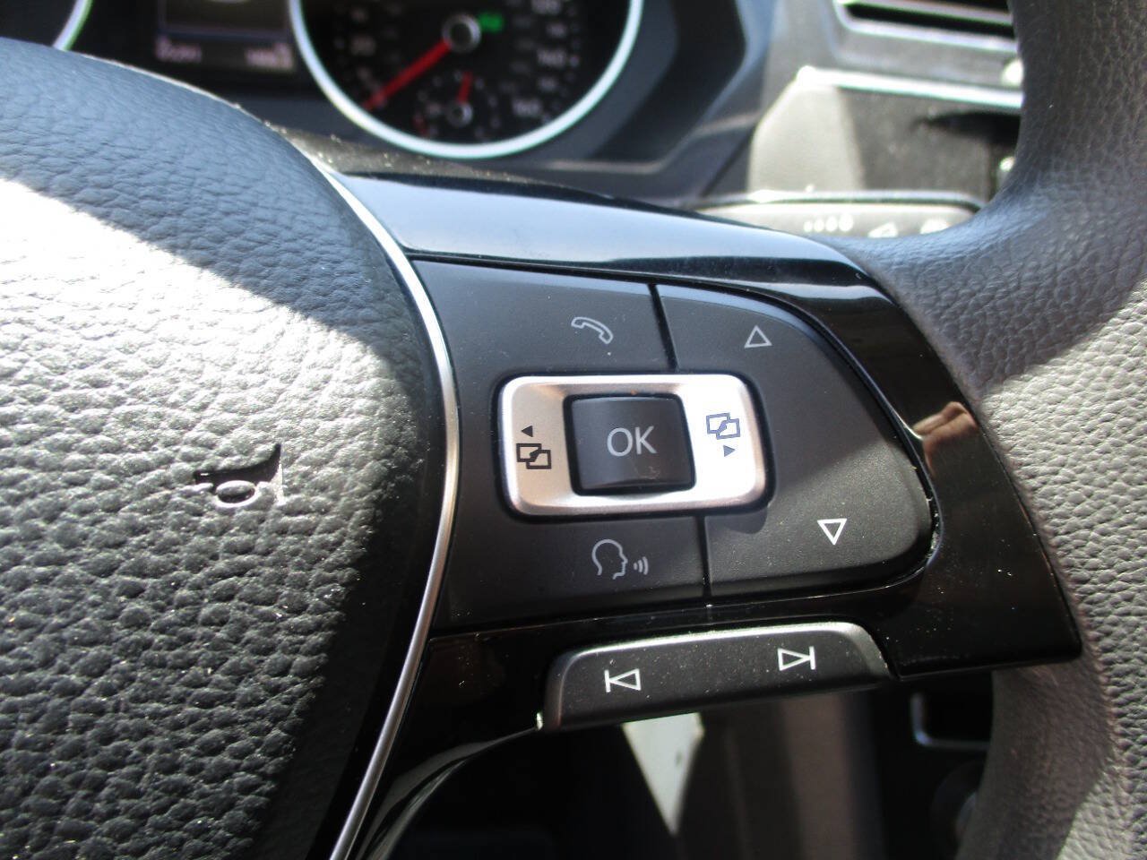 Used 2018 Volkswagen Tiguan S AWD/4WD image 15