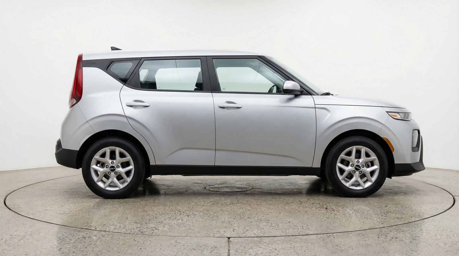 Used 2025 Kia Soul LX w/ LX Technology Package FWD image 11