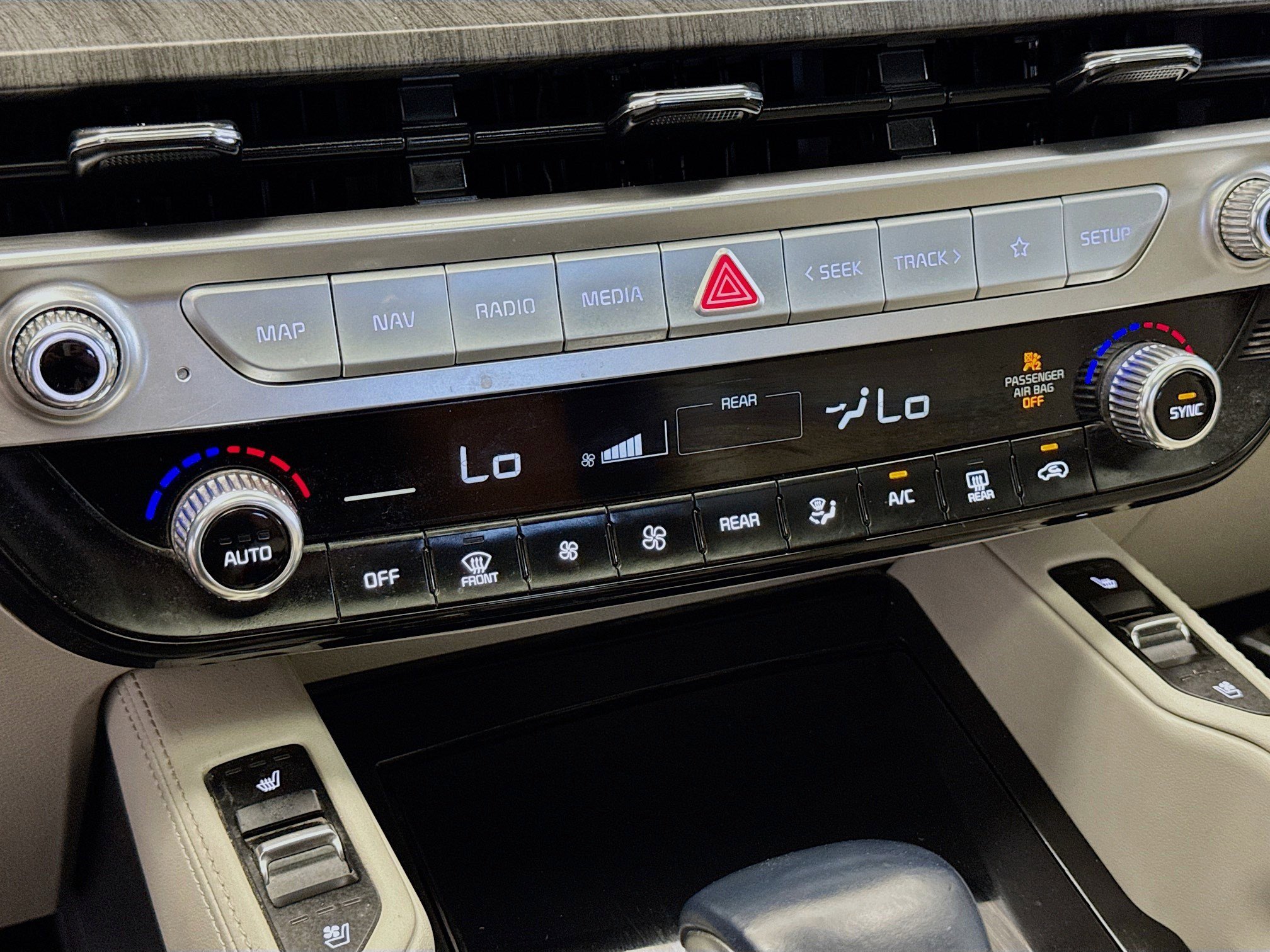 Used 2023 Kia Telluride EX image 11