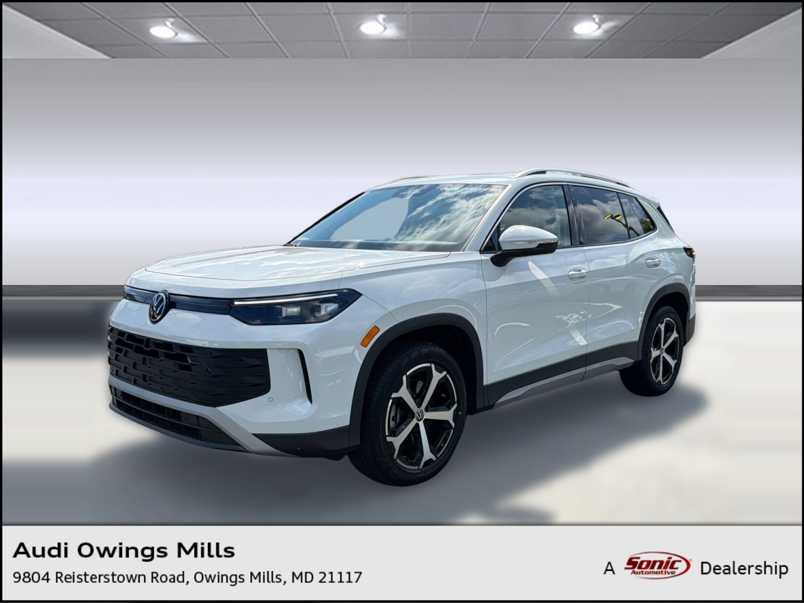 Used 2025 Volkswagen Tiguan SE AWD/4WD image 1
