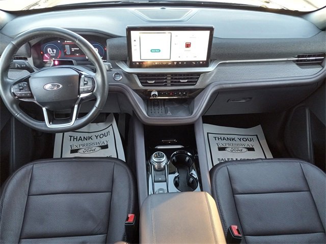 Used 2025 Ford Explorer Platinum w/ LUX Leather Package image 17