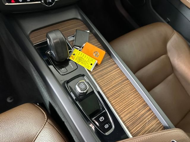 Used 2022 Volvo XC60 B5 Momentum w/ Climate Package image 19