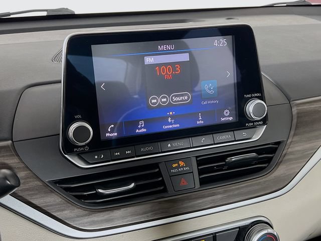 Used 2025 Nissan Altima 2.5 SV FWD image 17