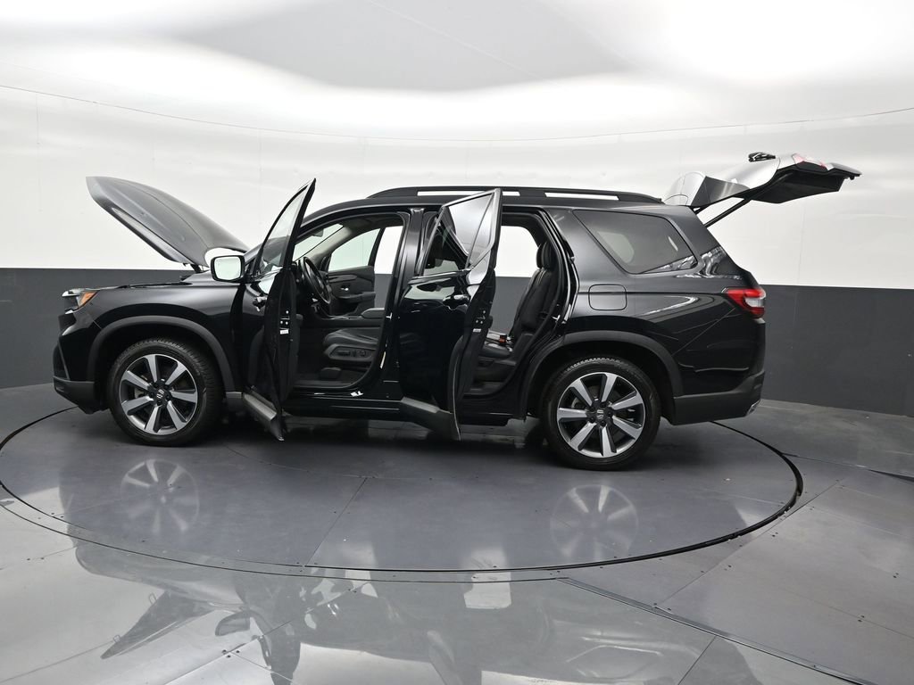 Used 2025 Honda Pilot Touring image 32