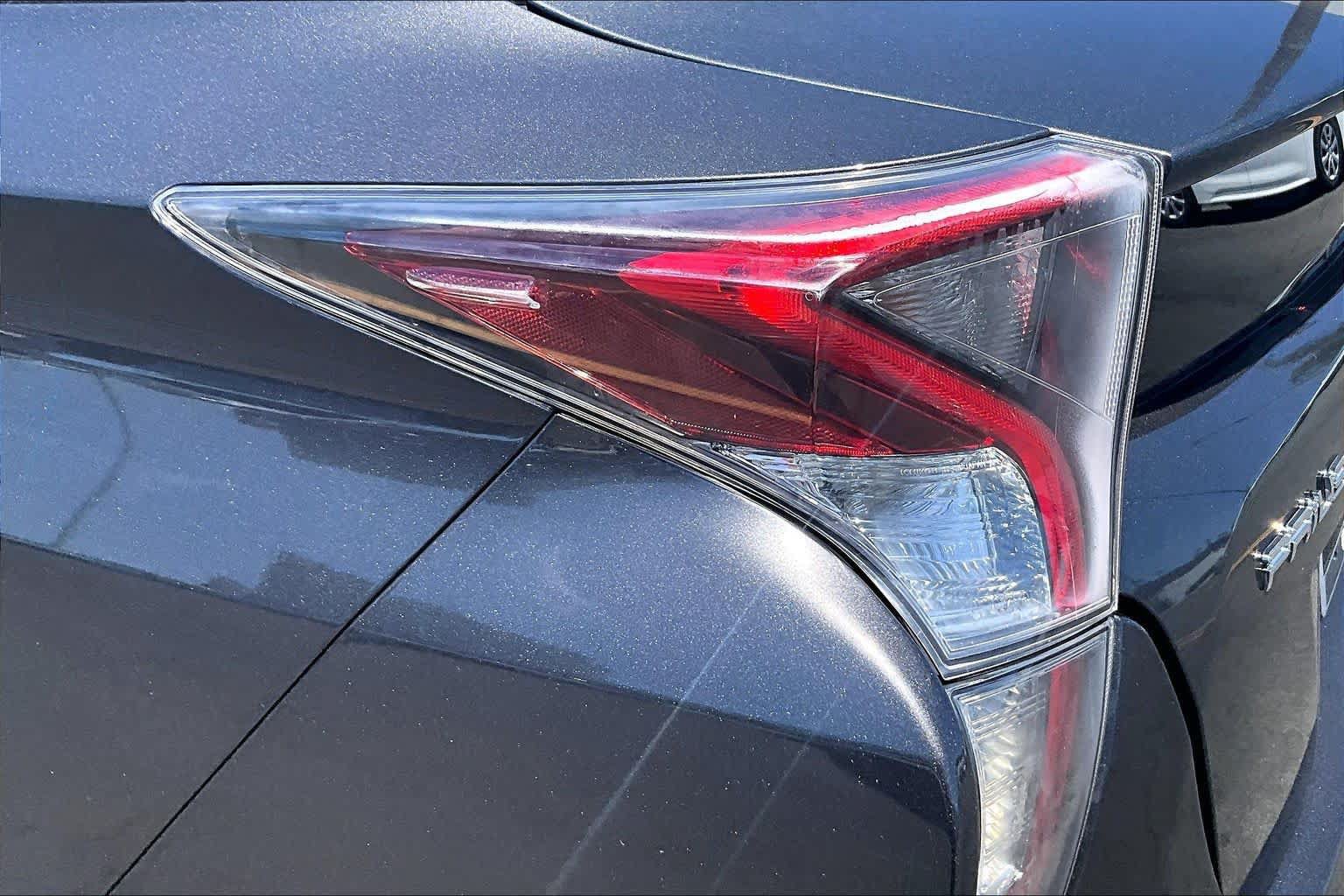 Used 2017 Toyota Prius Three Touring FWD image 28